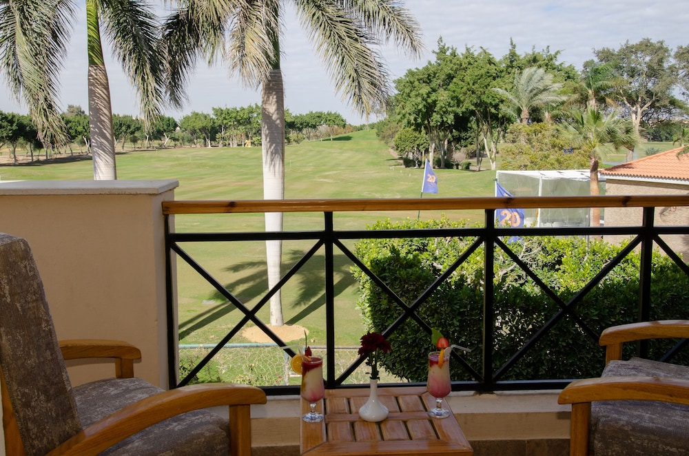 Swiss Inn Pyramids Golf Resort 10