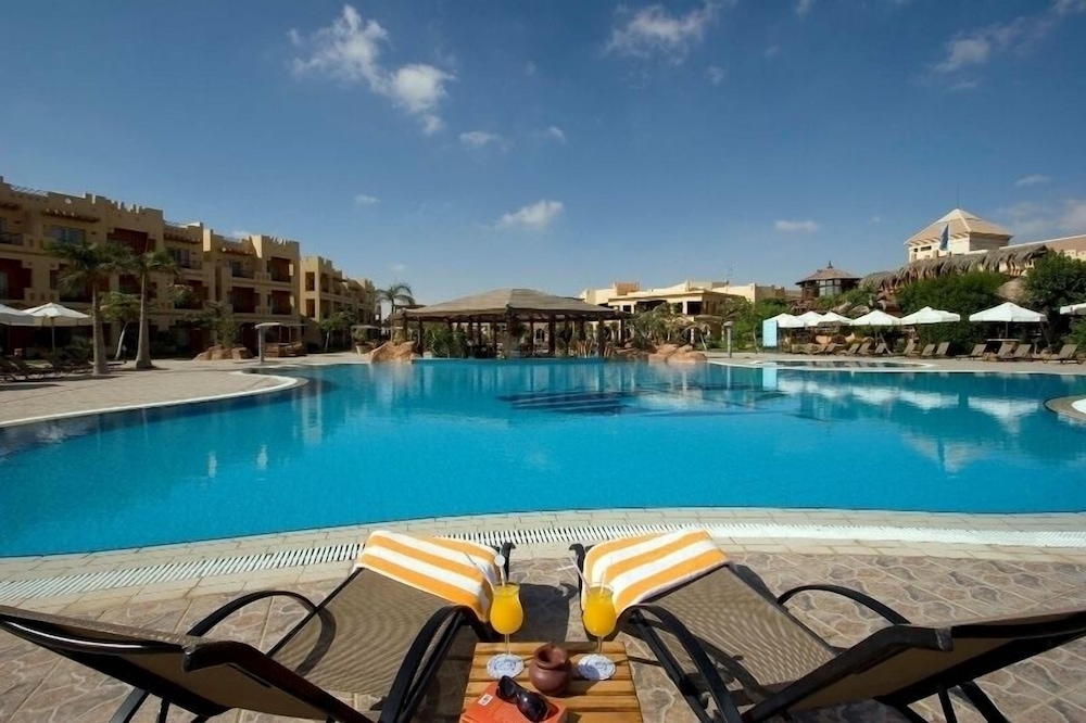 Swiss Inn Pyramids Golf Resort 11