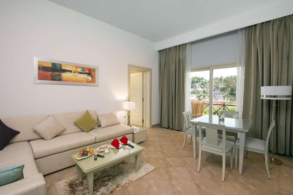 Swiss Inn Pyramids Golf Resort 9