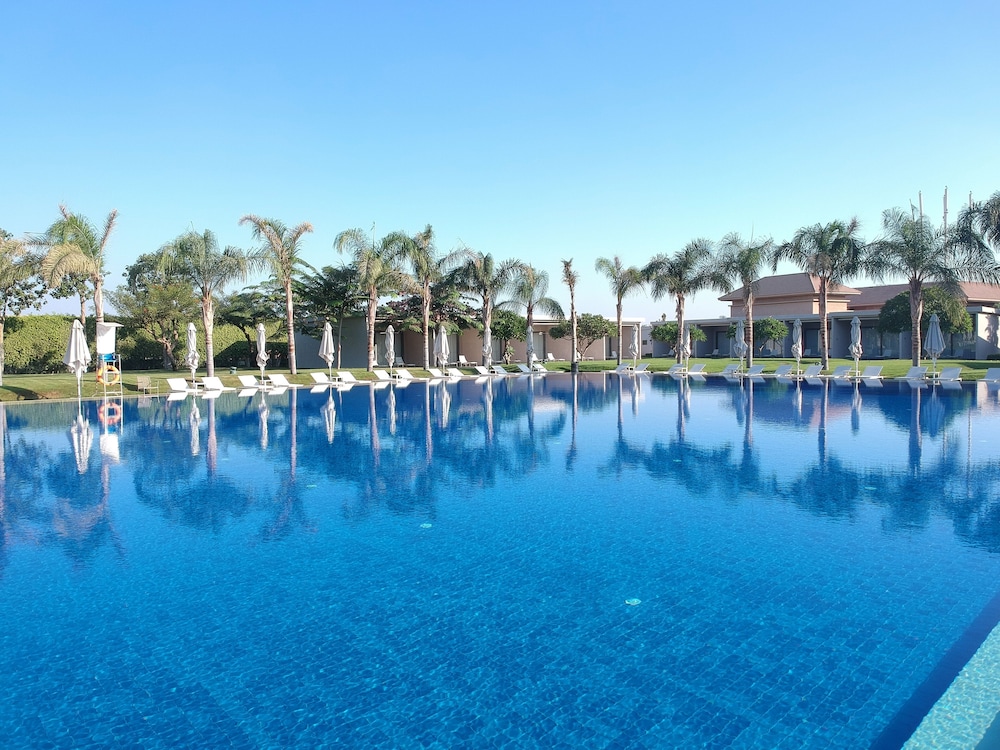 Dusit Thani LakeView Cairo 15