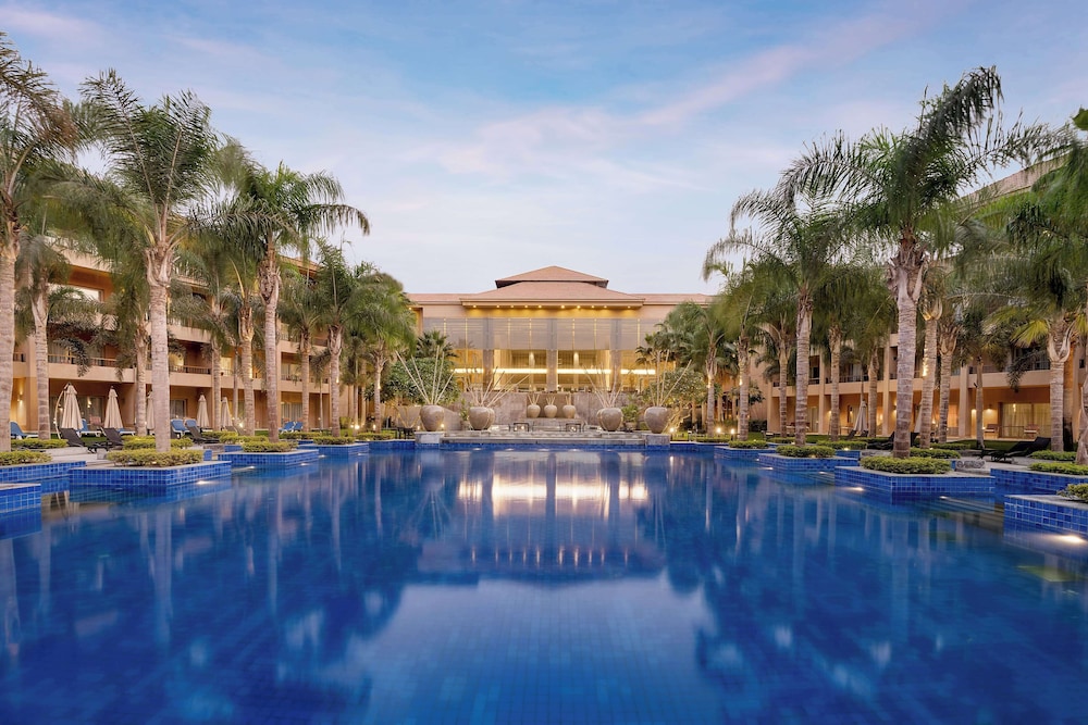 Dusit Thani LakeView Cairo 18