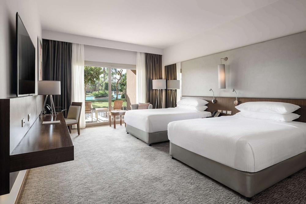 Dusit Thani LakeView Cairo 17