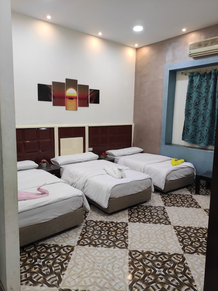 Emerald Hotel 21