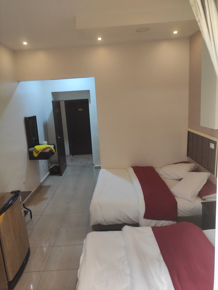 Emerald Hotel 24