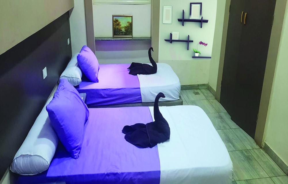 Emerald Hotel 11