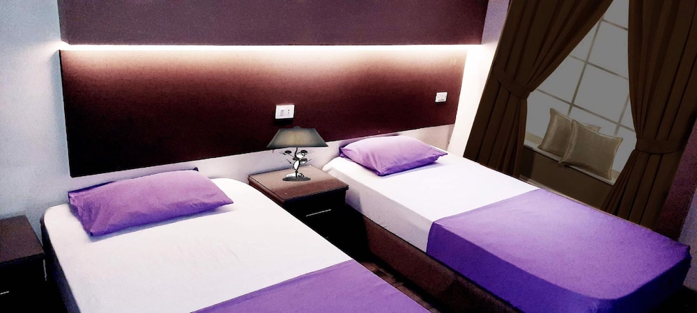 Emerald Hotel 9