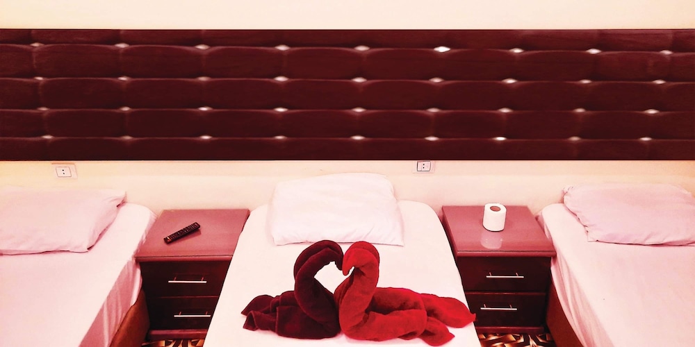 Emerald Hotel 8