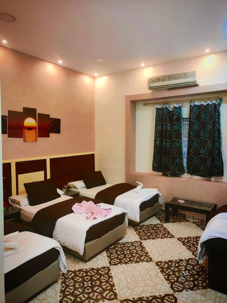 Emerald Hotel 22