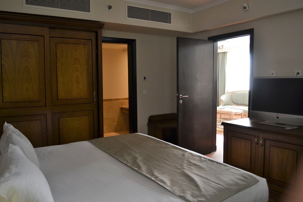 Cleopatra Hotel 22