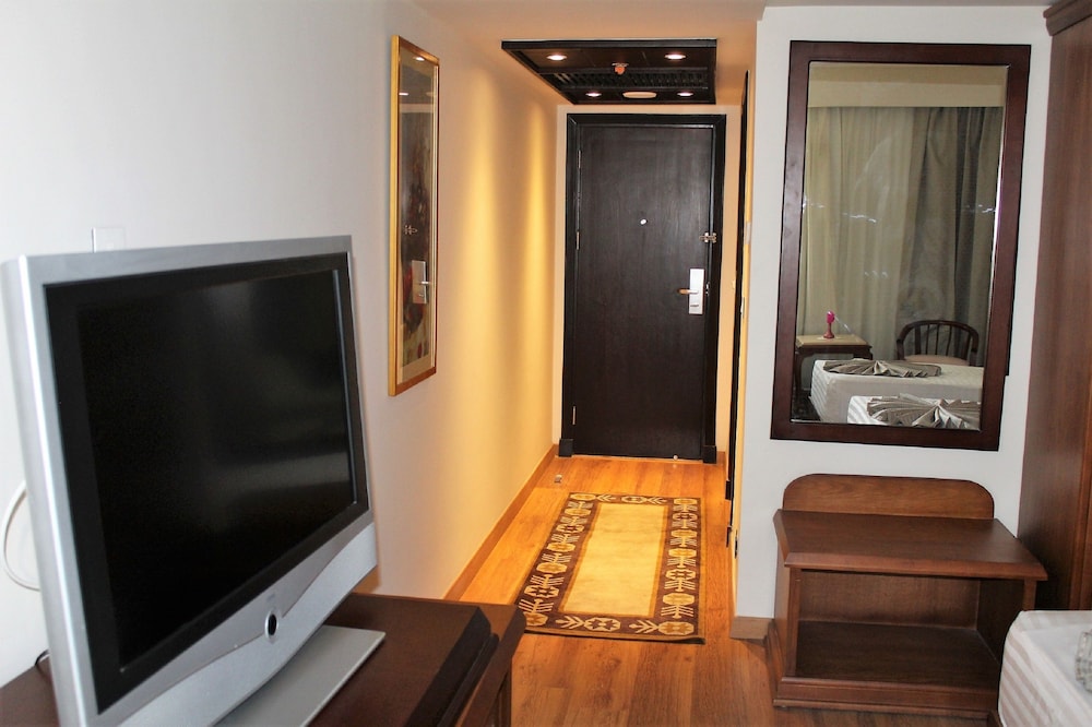 Cleopatra Hotel 13