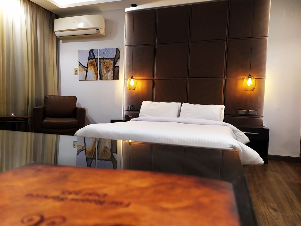 Pearl Hotel 3