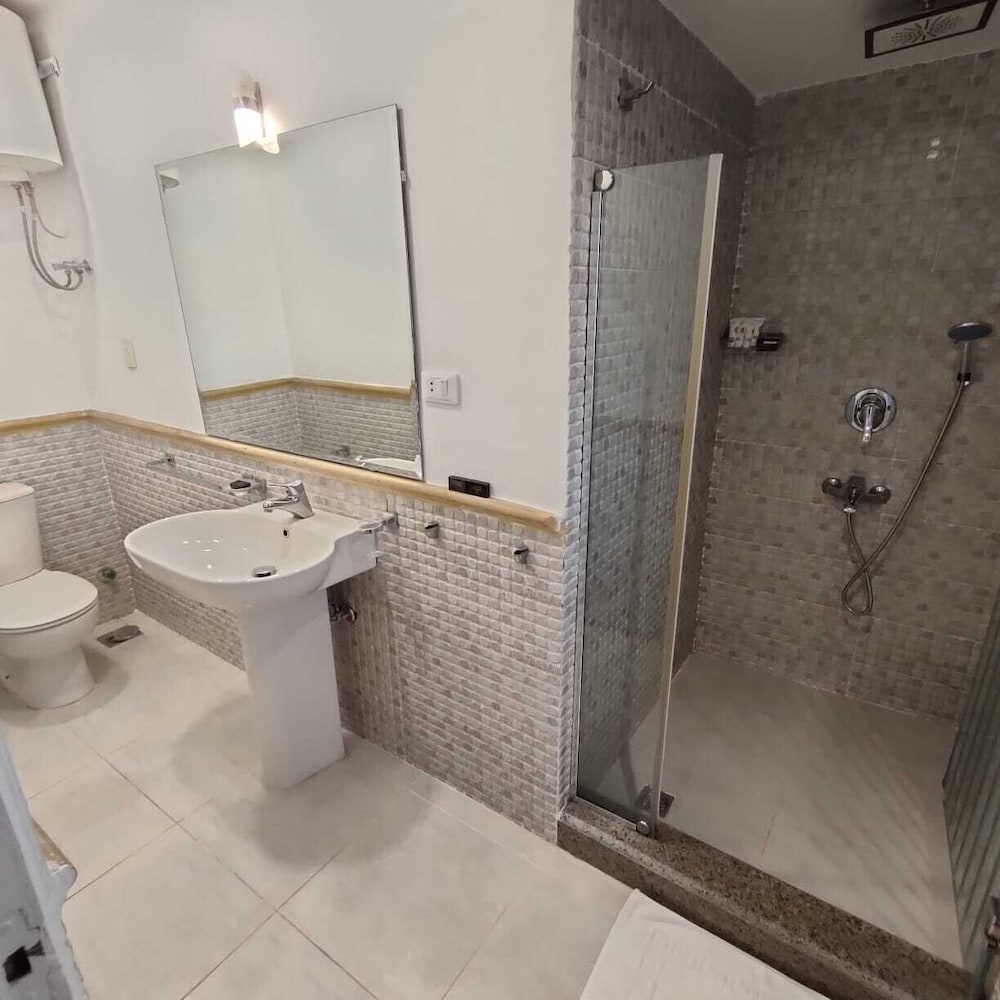Pearl Hotel 18