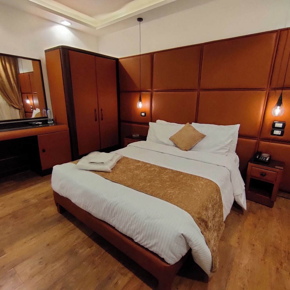 Pearl Hotel 9