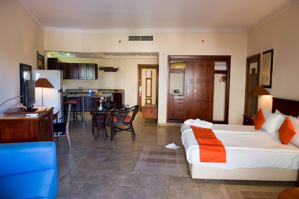 Swiss Inn Plaza Hotel 11