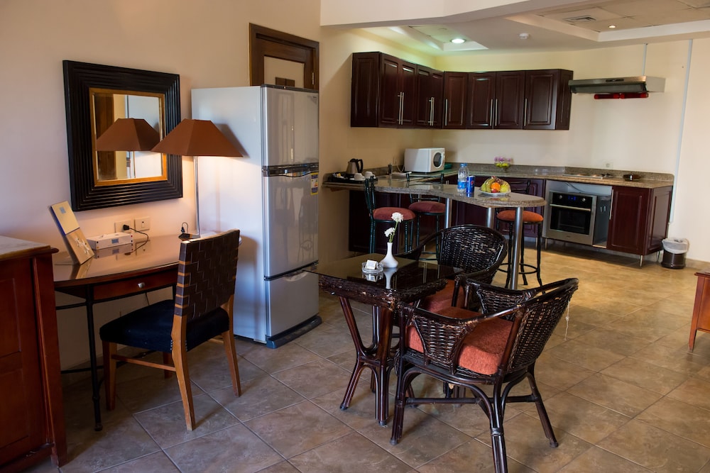 Swiss Inn Plaza Hotel 12