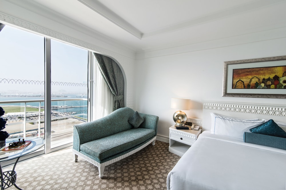 Al Habtoor Grand Resort, Autograph Collection 10