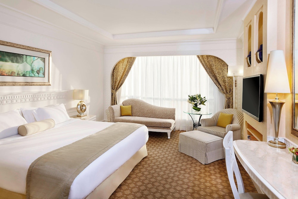 Al Habtoor Grand Resort, Autograph Collection 17