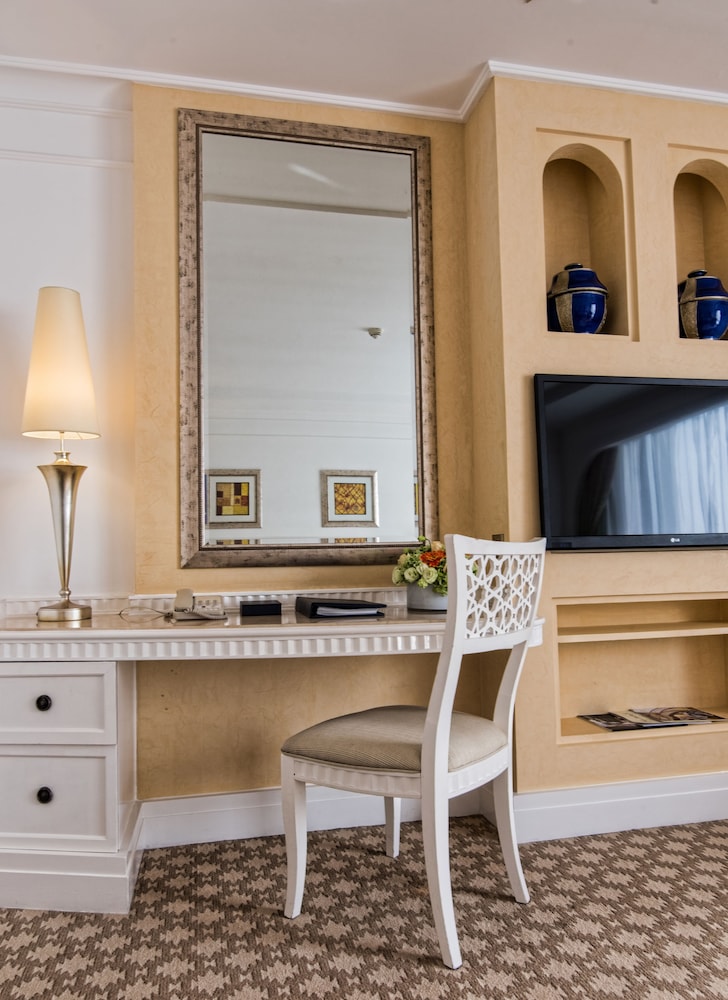 Al Habtoor Grand Resort, Autograph Collection 15