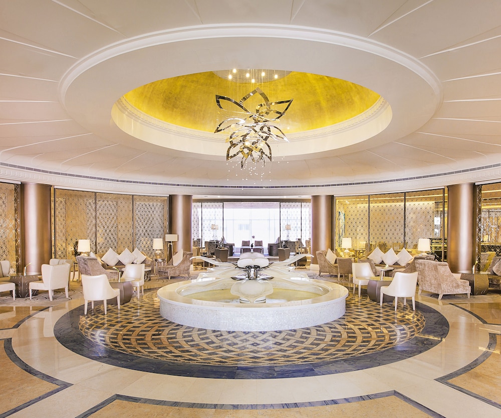 Al Habtoor Grand Resort, Autograph Collection 5