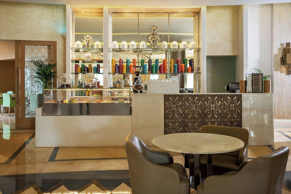 Al Habtoor Grand Resort, Autograph Collection 2
