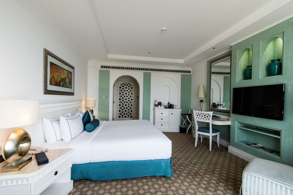 Al Habtoor Grand Resort, Autograph Collection 8