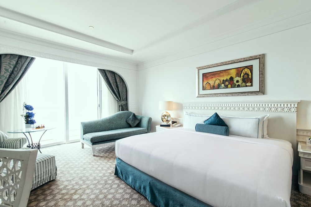 Al Habtoor Grand Resort, Autograph Collection 12