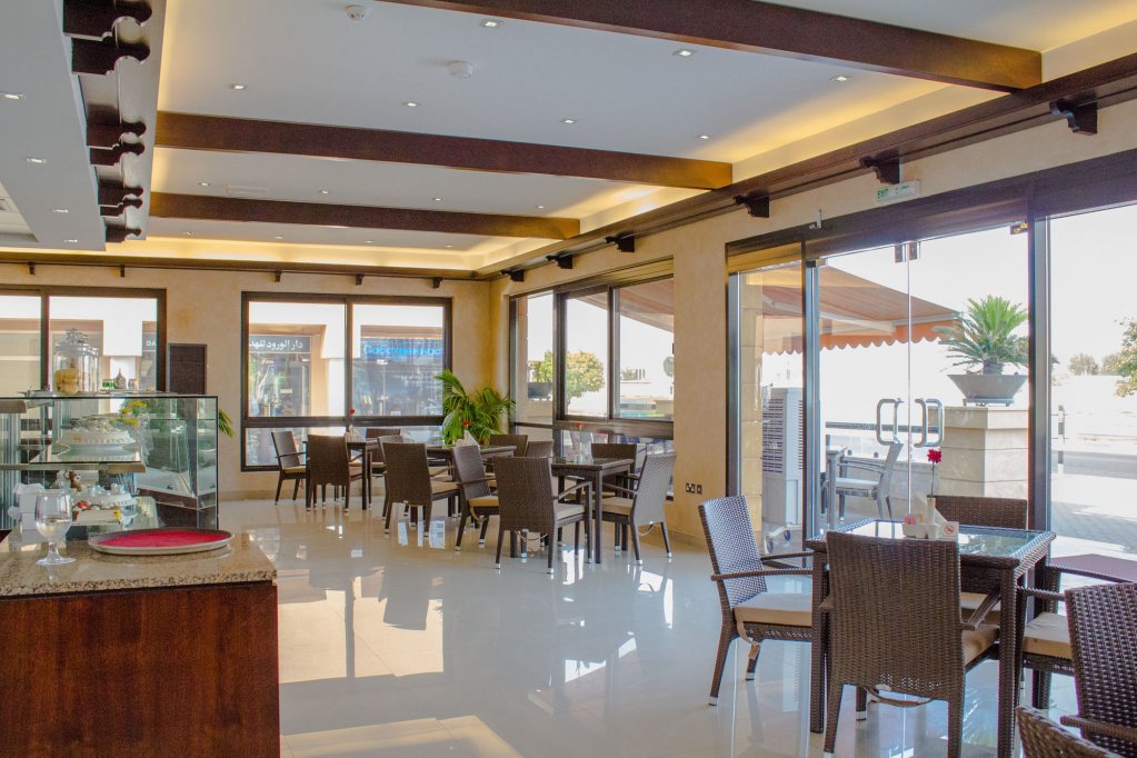 Lou’Lou’a Beach Resort 9
