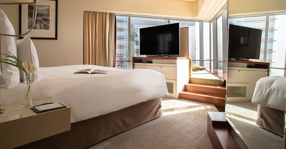 Jumeirah Emirates Towers 11