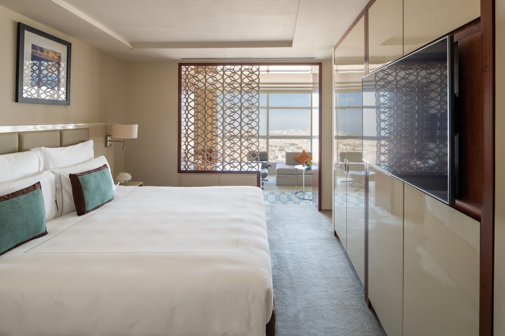 Jumeirah Emirates Towers 19