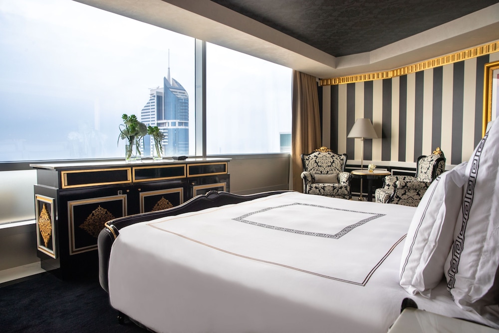 Jumeirah Emirates Towers 23