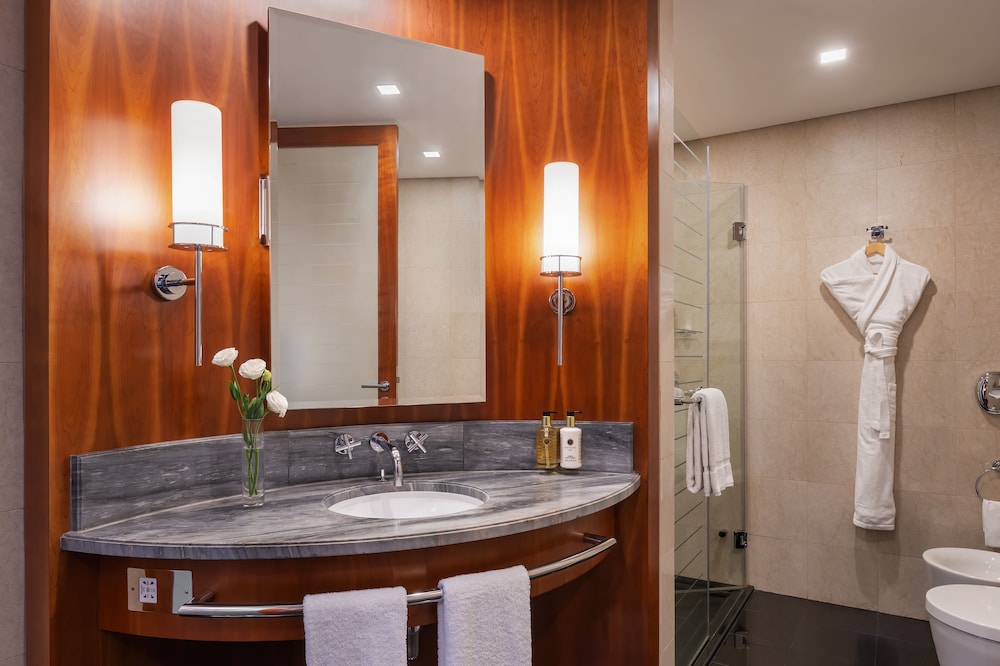 Jumeirah Emirates Towers 17