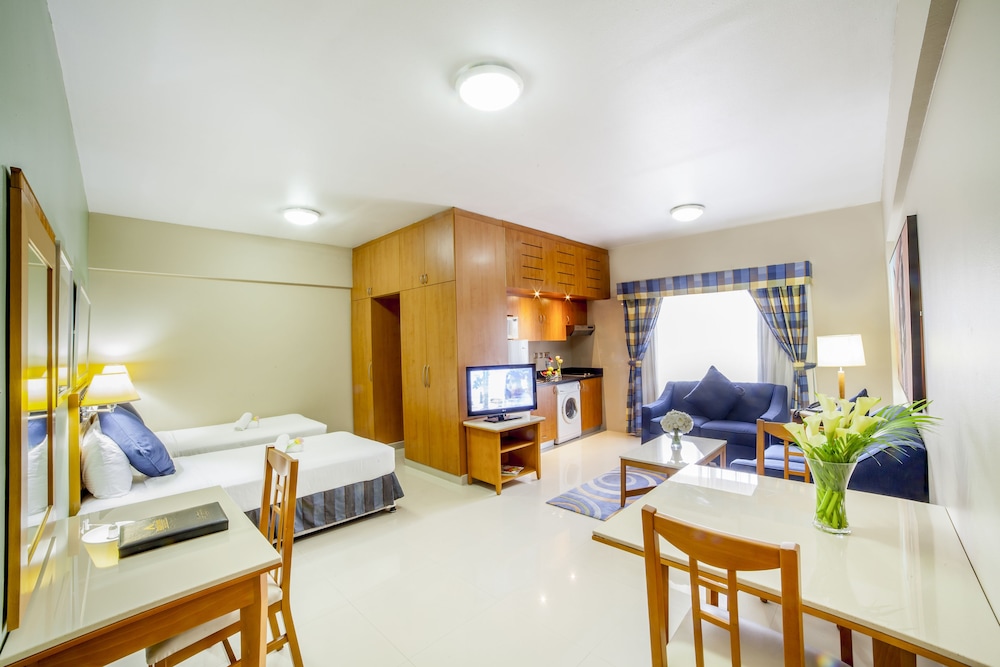 Golden Sands Hotel Apartments 13