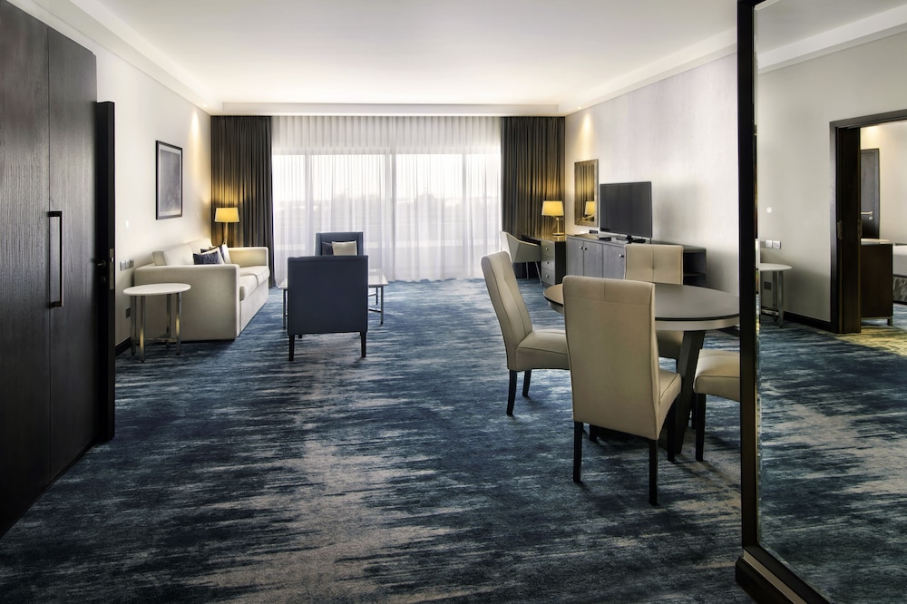Radisson Blu Hotel & Resort, Al Ain 6