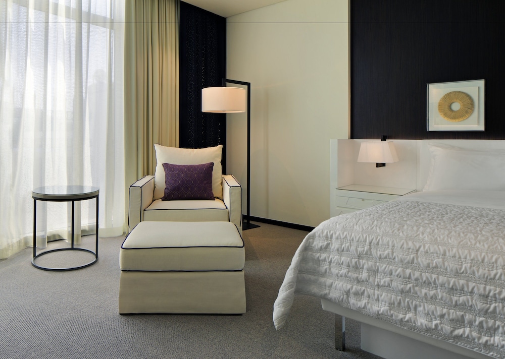 Le Meridien Dubai Hotel & Conference Centre 4