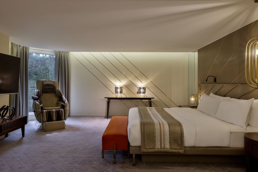Le Meridien Dubai Hotel & Conference Centre 12