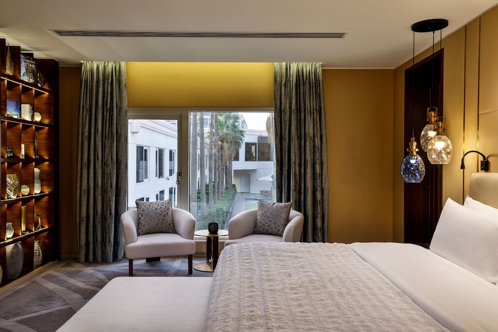 Le Meridien Dubai Hotel & Conference Centre 9