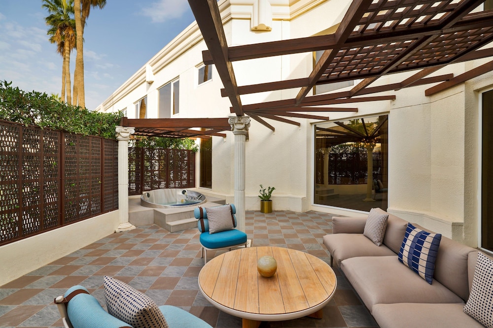 Le Meridien Dubai Hotel & Conference Centre 11