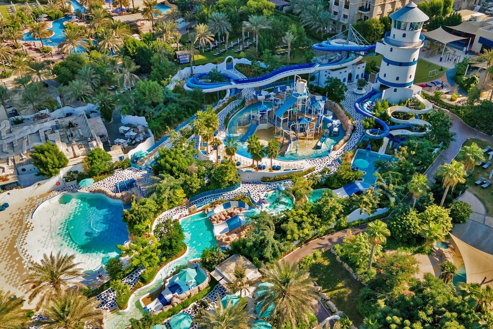 Le Meridien Mina Seyahi Beach Resort & Waterpark 1