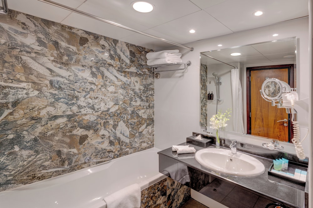 Hawthorn Suites by Wyndham Abu Dhabi City Center 20