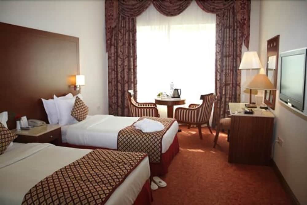 Regent Palace Hotel 13