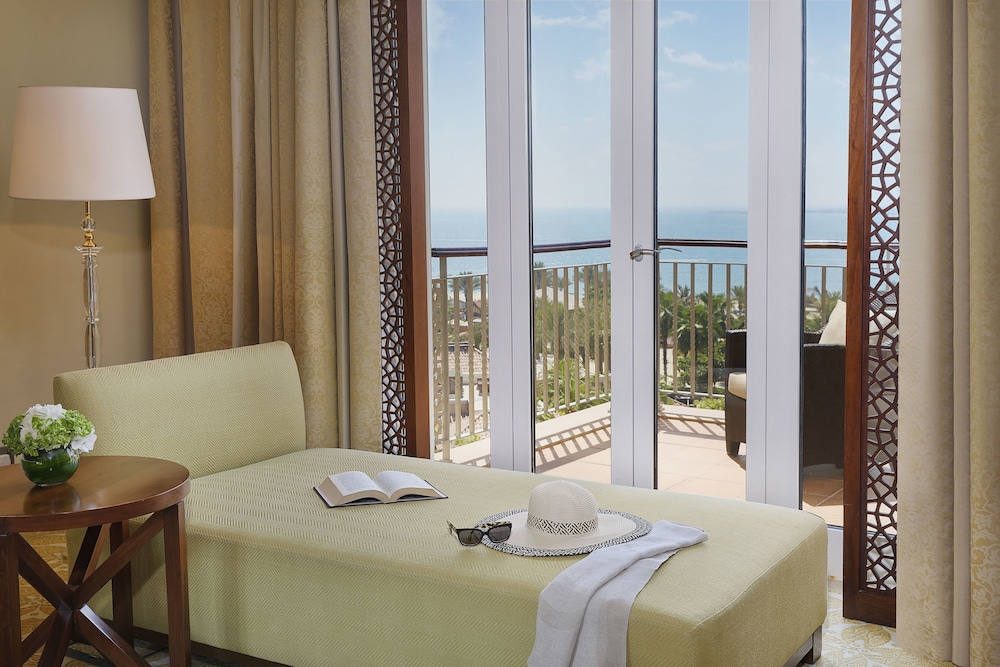 The Ritz-Carlton Dubai 7