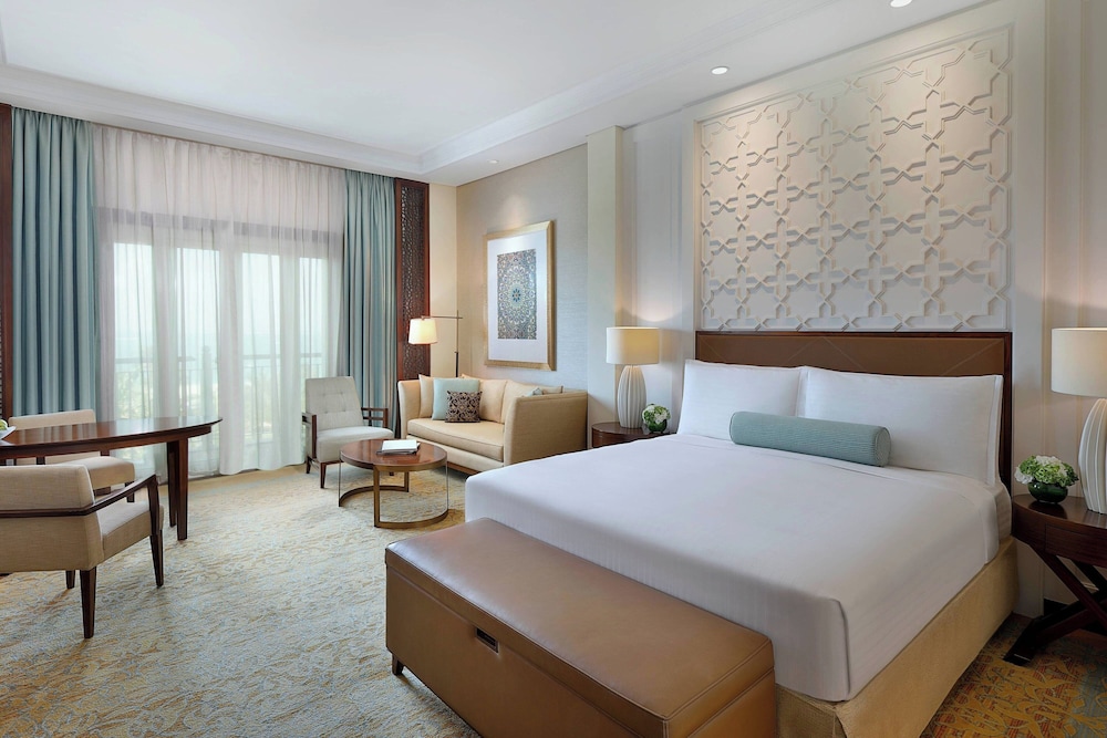 The Ritz-Carlton Dubai 8
