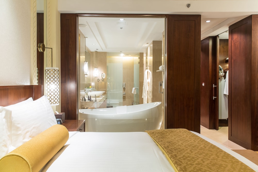 The Ritz-Carlton Dubai 6