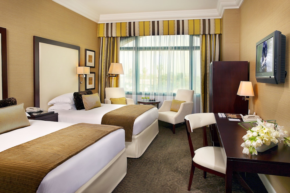 Mövenpick Dubai Grand Al Bustan 11