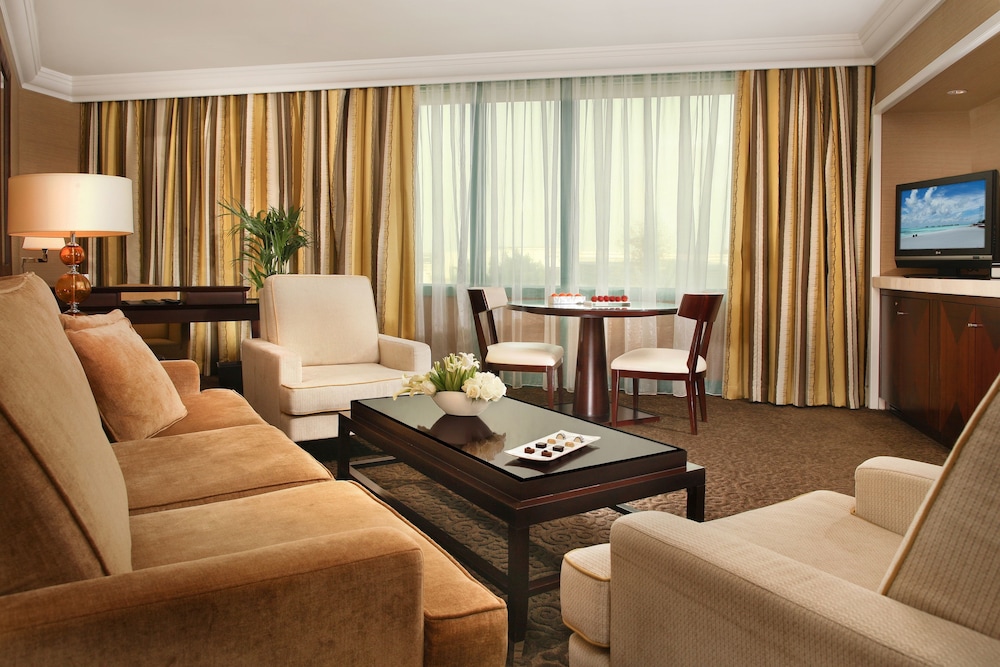 Mövenpick Dubai Grand Al Bustan 23