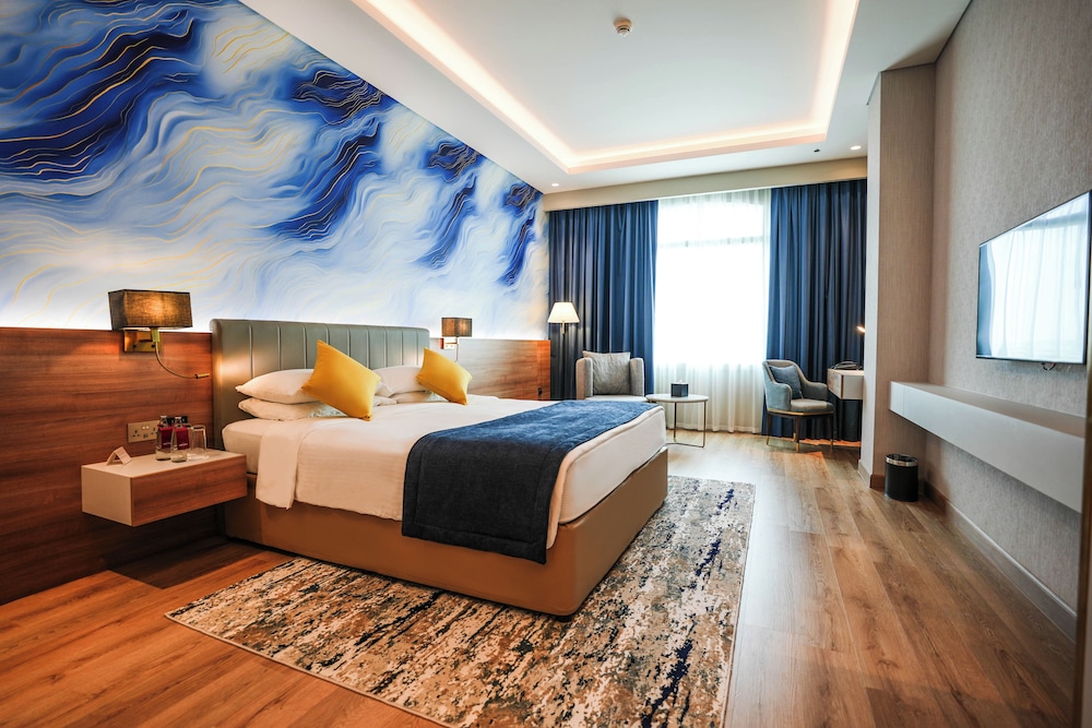 Mövenpick Dubai Grand Al Bustan 18