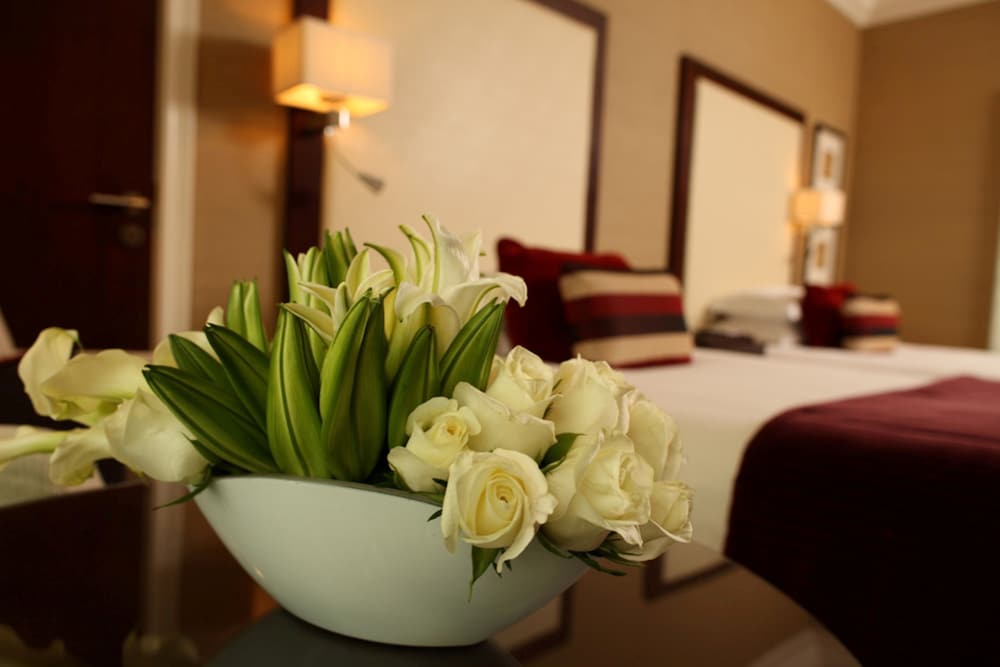 Mövenpick Dubai Grand Al Bustan 9