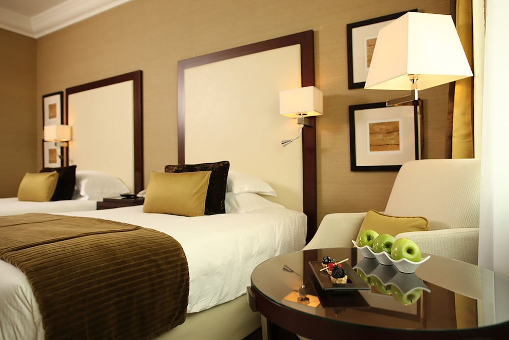 Mövenpick Dubai Grand Al Bustan 8