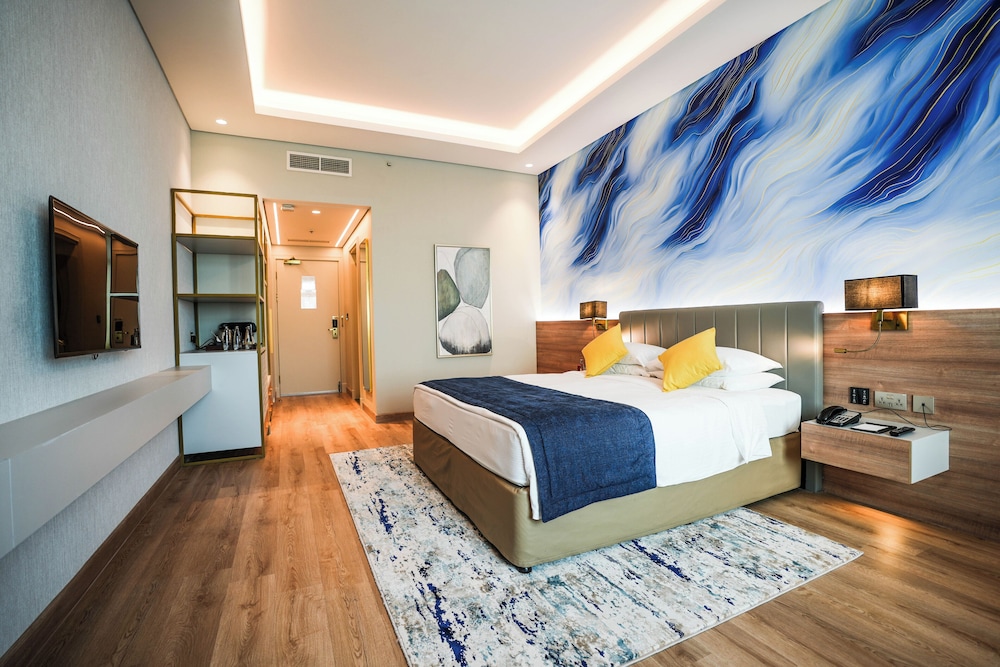 Mövenpick Dubai Grand Al Bustan 19