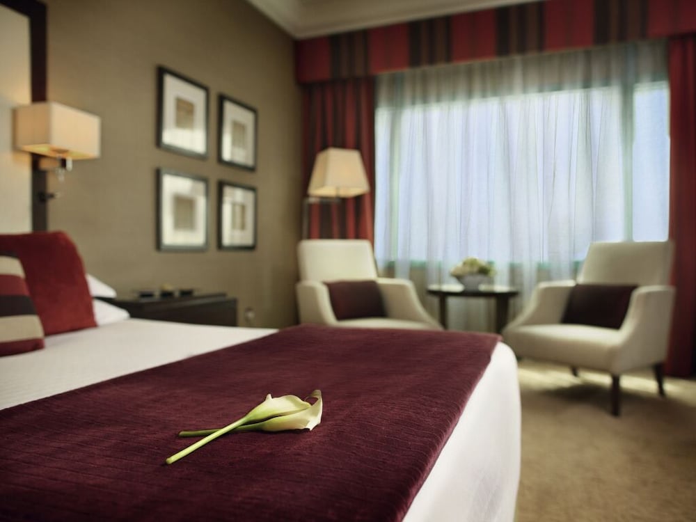 Mövenpick Dubai Grand Al Bustan 15